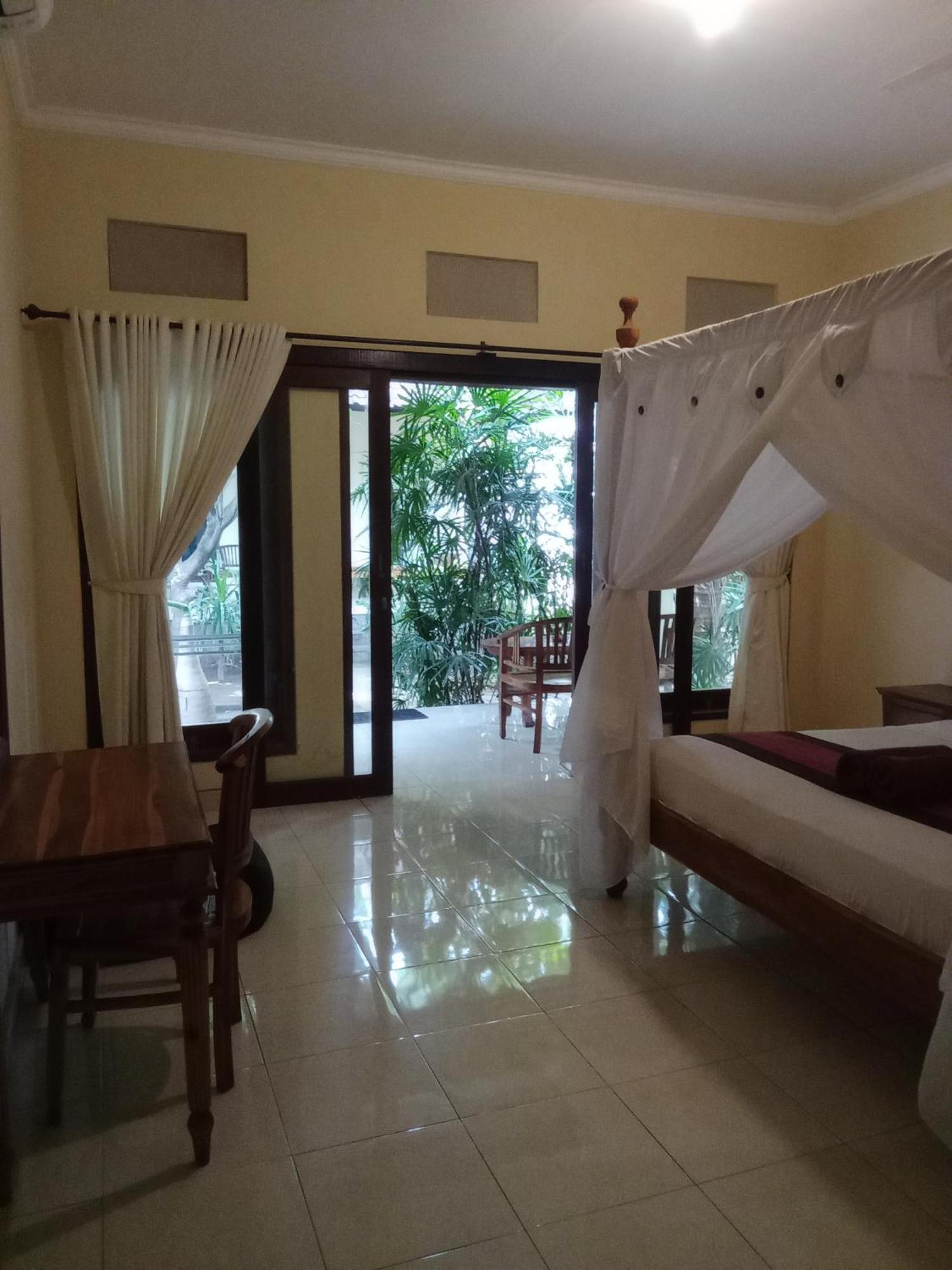 Pondok Aldi Hostel Amed Eksteriør bilde