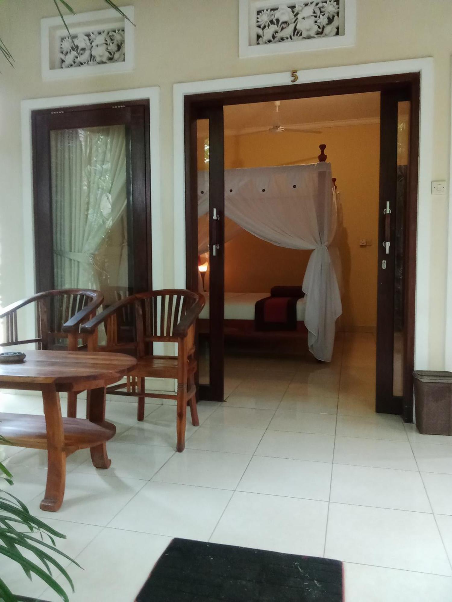 Pondok Aldi Hostel Amed Eksteriør bilde